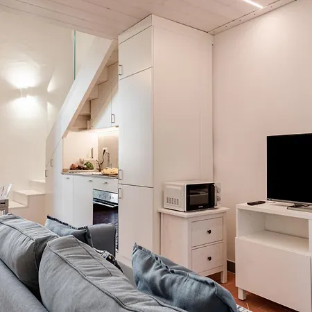 Tommy - Sweet Dreams In Apartment Florence